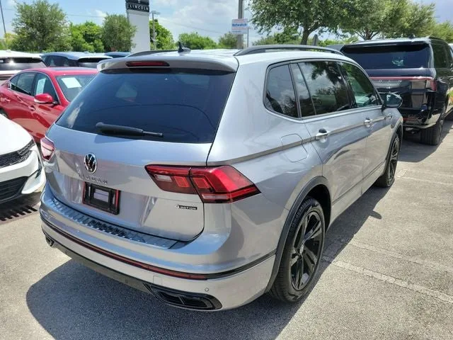 2024 Volkswagen Tiguan 2.0T SE R-Line Black photo 4