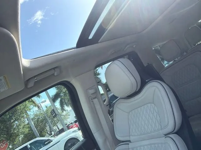2020 Lincoln Navigator Black Label photo 5