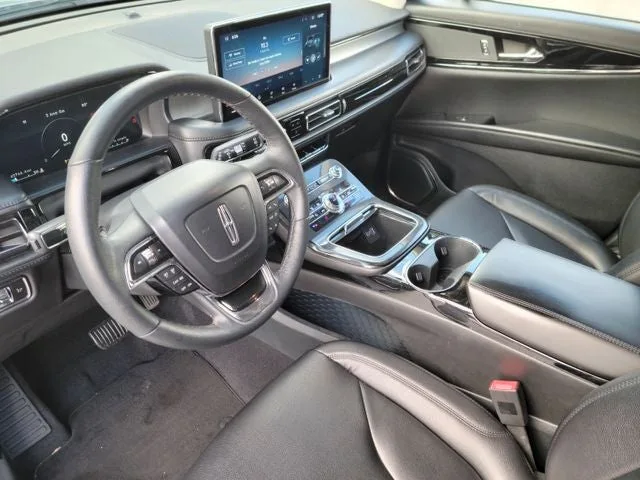 2023 Lincoln Nautilus Standard photo 16