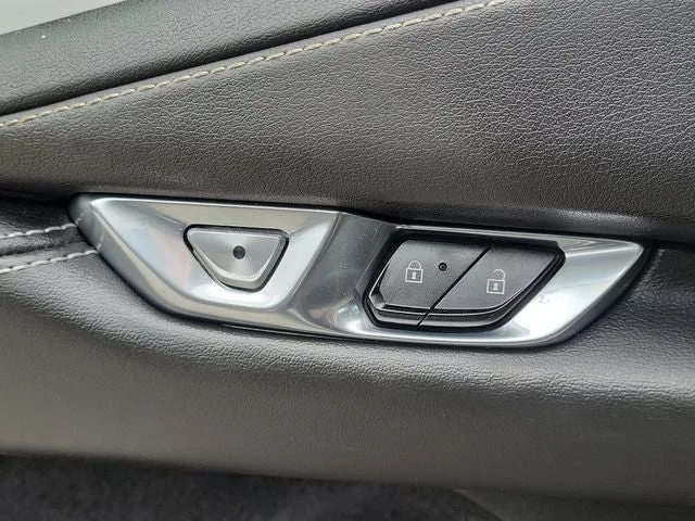2021 Chevrolet Corvette Stingray 1LT photo 17
