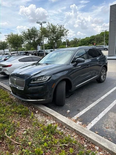 2023 Lincoln Nautilus Standard photo 3