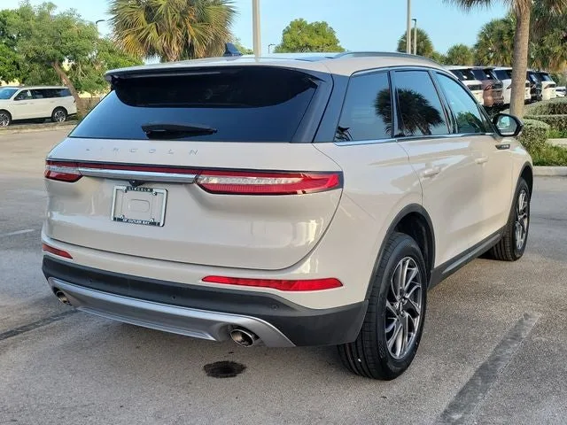 2022 Lincoln Corsair Standard photo 6