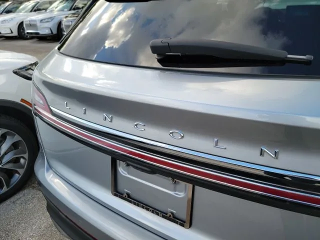 2023 Lincoln Nautilus Standard photo 5
