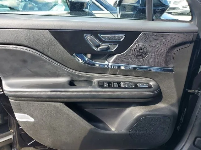 2024 Lincoln Corsair Premiere photo 8