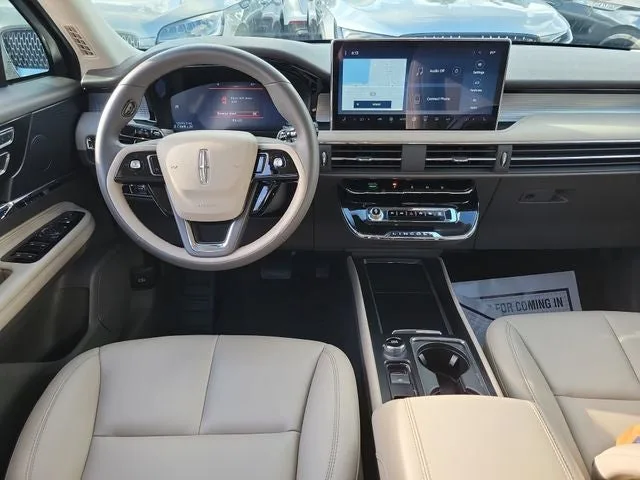 2023 Lincoln Corsair Standard photo 11