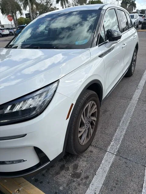 2024 Lincoln Corsair Premiere photo 3
