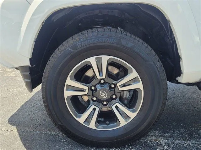 2018 Toyota Tacoma TRD Sport V6 photo 9