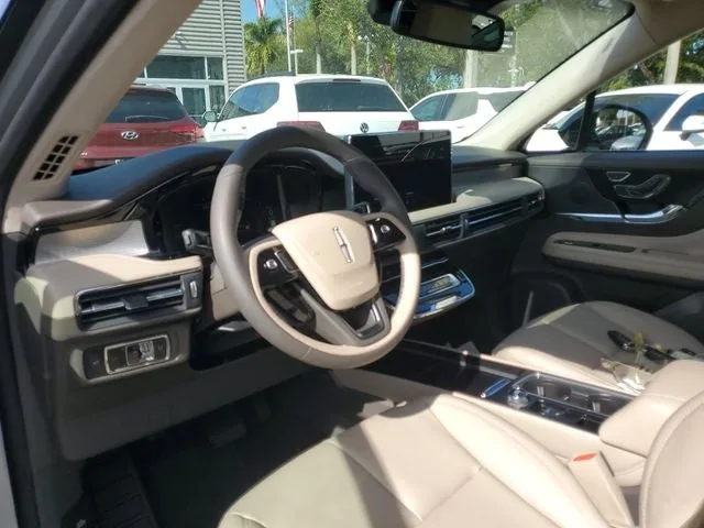2023 Lincoln Corsair Standard photo 13