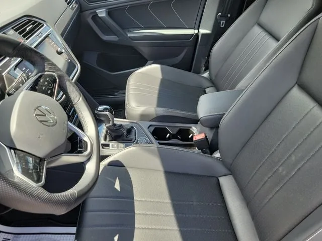 2024 Volkswagen Tiguan 2.0T SE R-Line Black photo 16