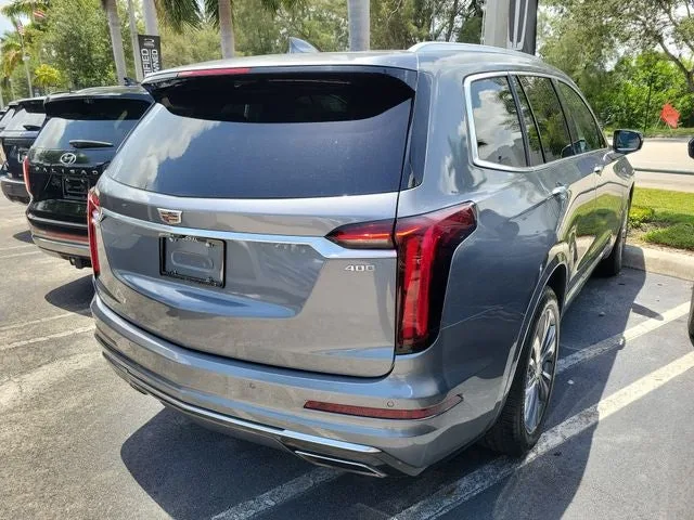 2021 Cadillac XT6 Premium Luxury photo 3