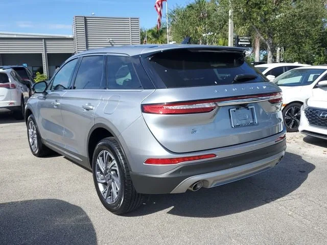 2023 Lincoln Corsair Standard photo 4