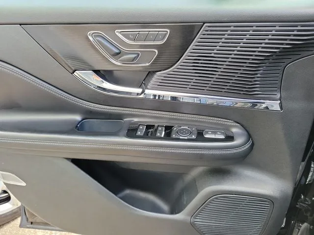 2021 Lincoln Corsair Standard photo 14