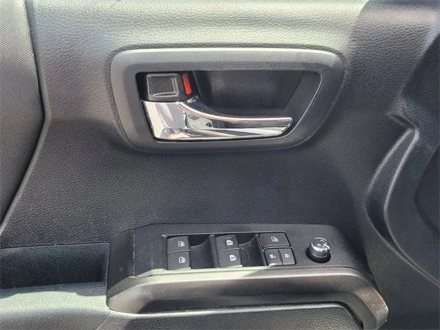 2018 Toyota Tacoma TRD Sport V6 photo 14