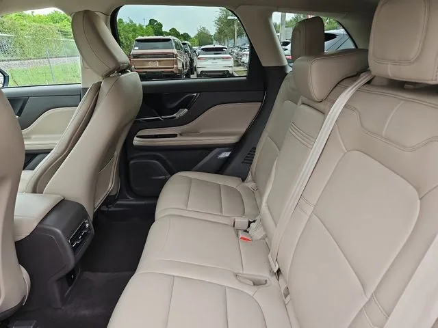 2024 Lincoln Corsair Premiere photo 9