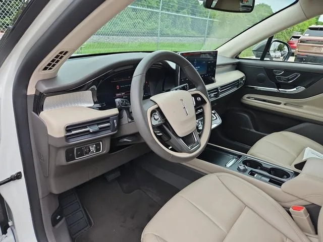 2024 Lincoln Corsair Premiere photo 11