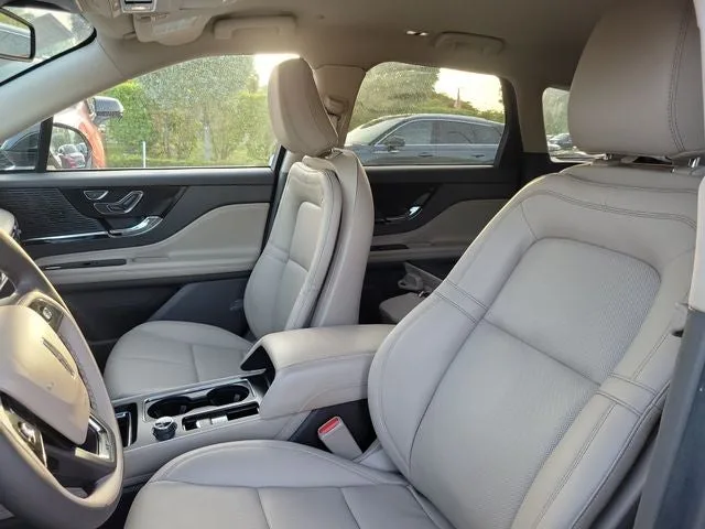 2022 Lincoln Corsair Standard photo 13