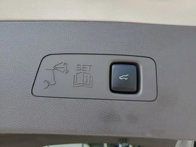 2023 Lincoln Corsair Standard photo 9