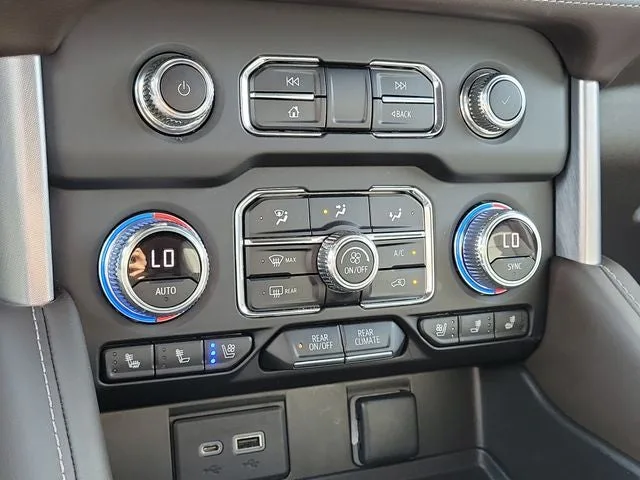 2022 GMC Yukon SLT photo 30
