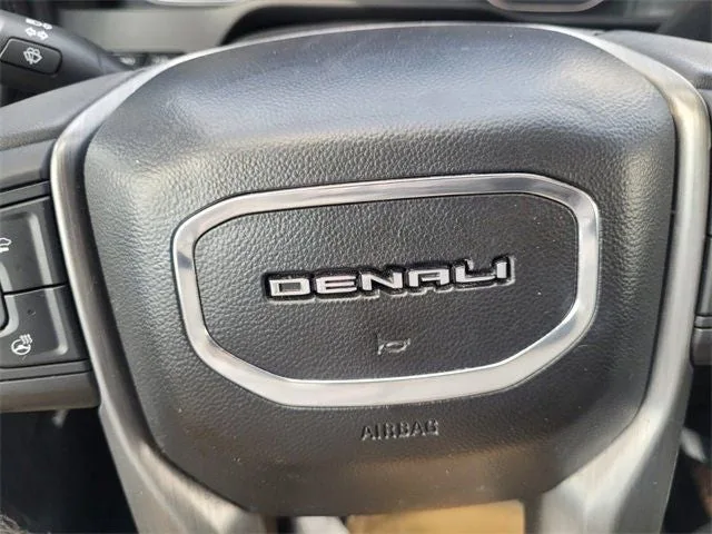 2023 GMC Sierra 2500HD Denali photo 13
