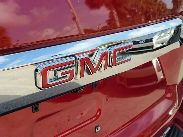 2022 GMC Yukon SLT photo 9