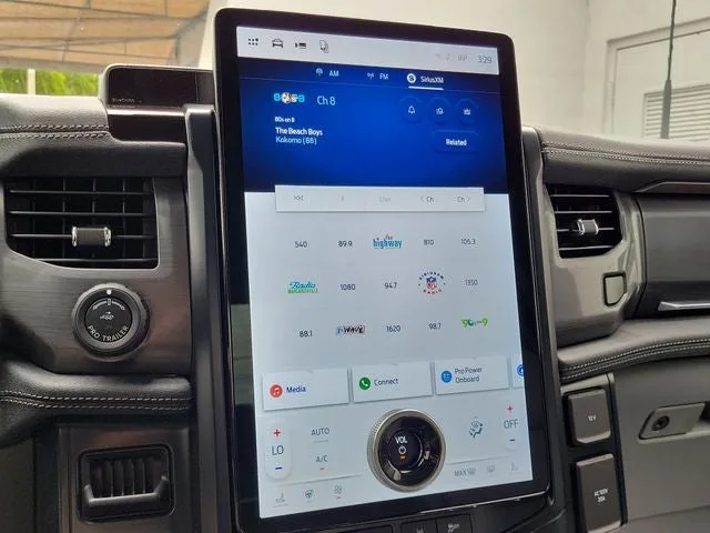 2025 Ford F-150 Lightning Flash photo 24