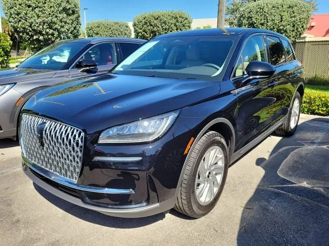 2024 Lincoln Corsair Premiere photo 3
