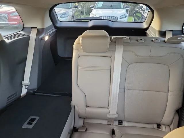 2022 Lincoln Corsair Standard photo 14