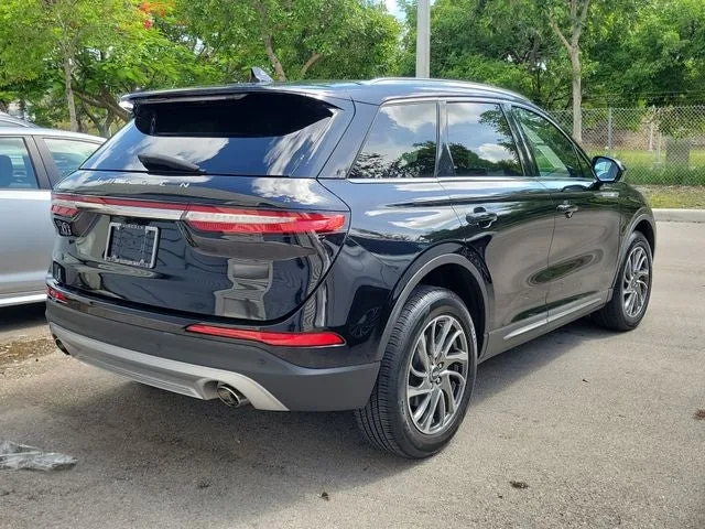 2021 Lincoln Corsair Standard photo 6