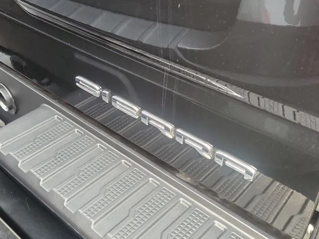 2023 GMC Sierra 1500 Denali photo 4