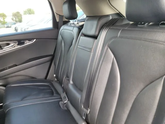 2023 Lincoln Nautilus Standard photo 11