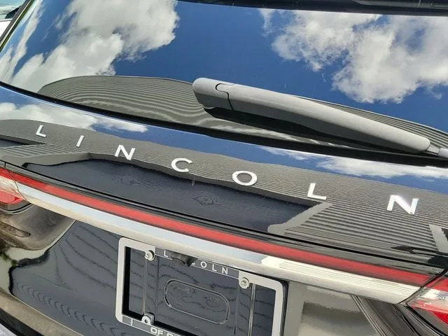 2021 Lincoln Corsair Standard photo 7