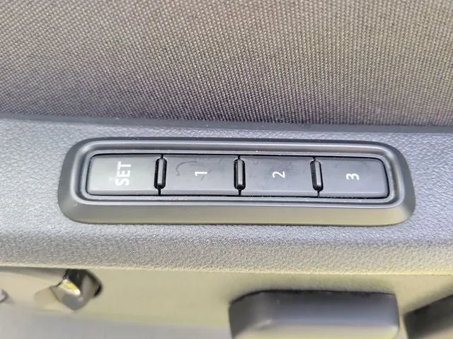 2024 Volkswagen Atlas Cross Sport 2.0T SEL Premium R-Line photo 14