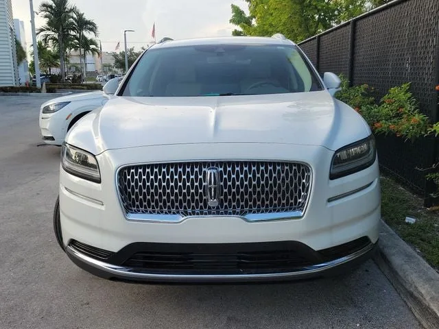2022 Lincoln Nautilus Standard photo 2