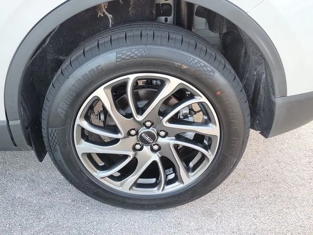 2022 Lincoln Corsair Standard photo 11