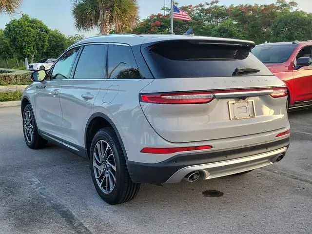 2022 Lincoln Corsair Standard photo 4