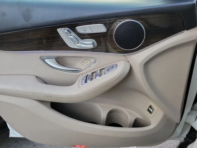 2022 Mercedes-Benz GLC GLC 300 photo 15