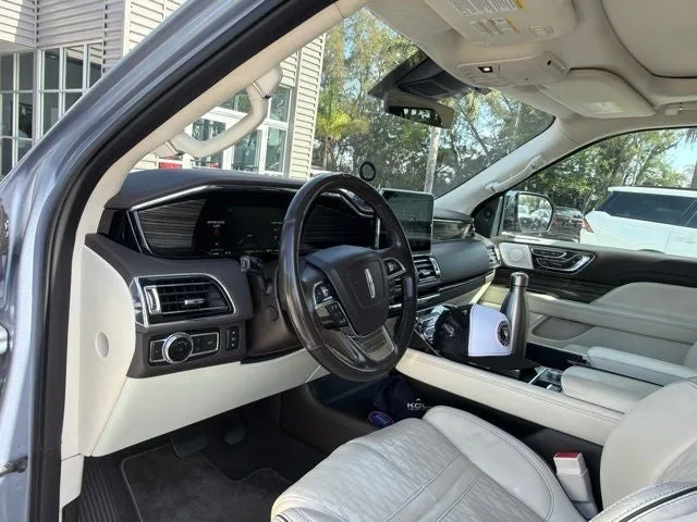 2020 Lincoln Navigator Black Label photo 4