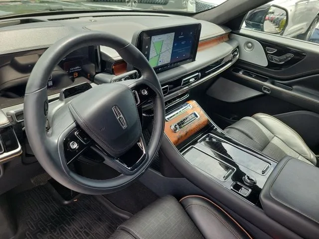 2025 Lincoln Aviator Black Label Premium photo 26