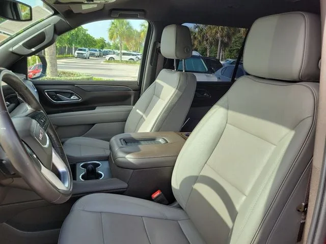 2022 GMC Yukon SLT photo 13