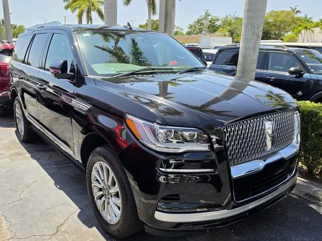 2024 Lincoln Navigator Premiere photo 2