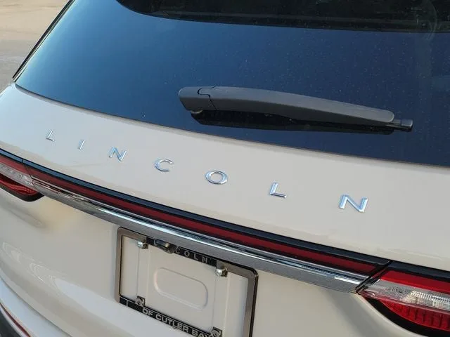 2022 Lincoln Corsair Standard photo 8