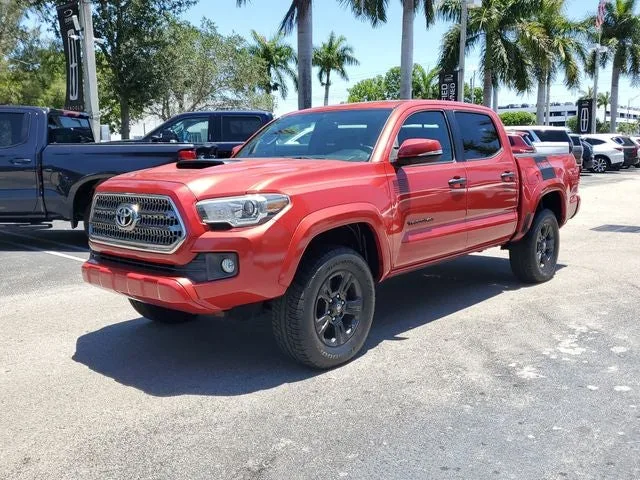 2017 Toyota Tacoma TRD Sport V6 photo 3