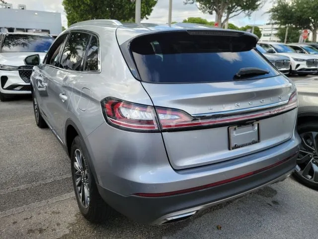2023 Lincoln Nautilus Standard photo 3