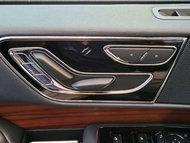 2024 Lincoln Navigator Premiere photo 15