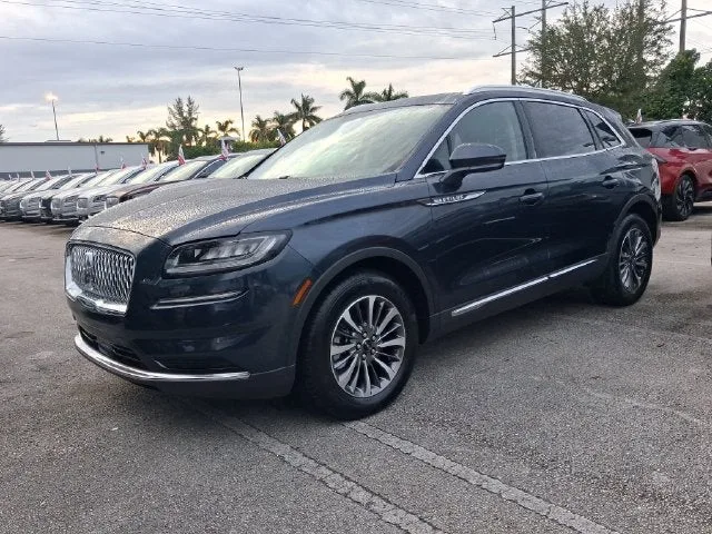 2023 Lincoln Nautilus Standard photo 2