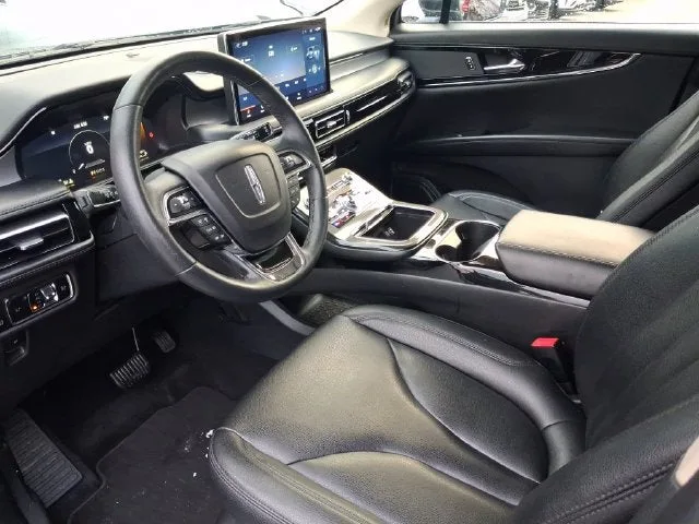 2023 Lincoln Nautilus Standard photo 11