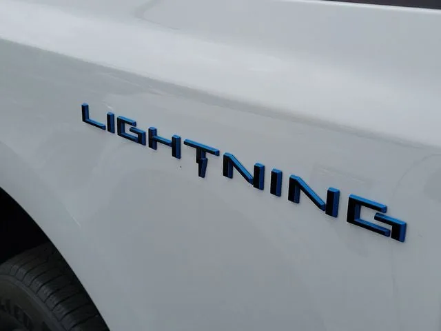 2025 Ford F-150 Lightning Flash photo 5