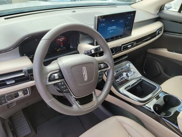 2023 Lincoln Nautilus Standard photo 16