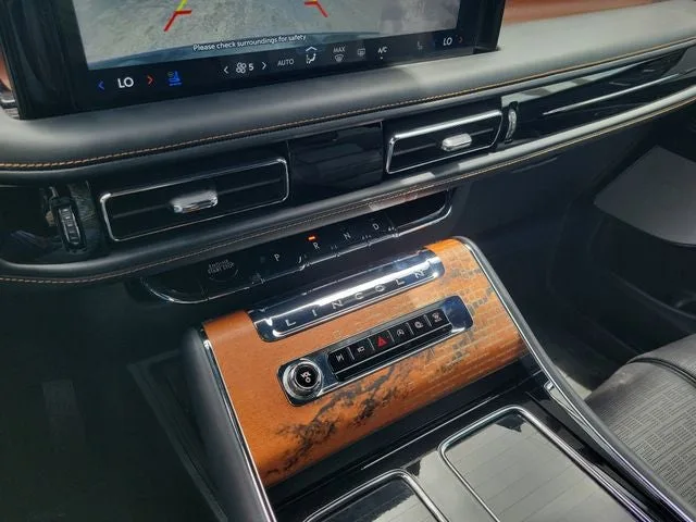 2025 Lincoln Aviator Black Label Premium photo 32