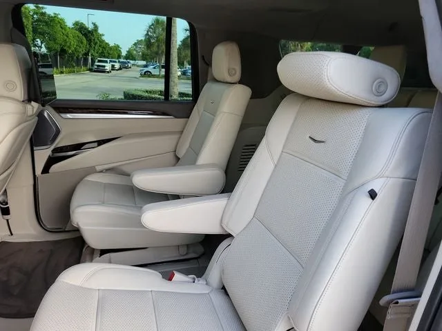 2025 Cadillac Escalade ESV Sport Platinum photo 14